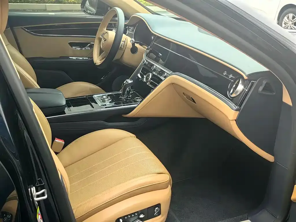 Bentley Flying Spur — фото 6