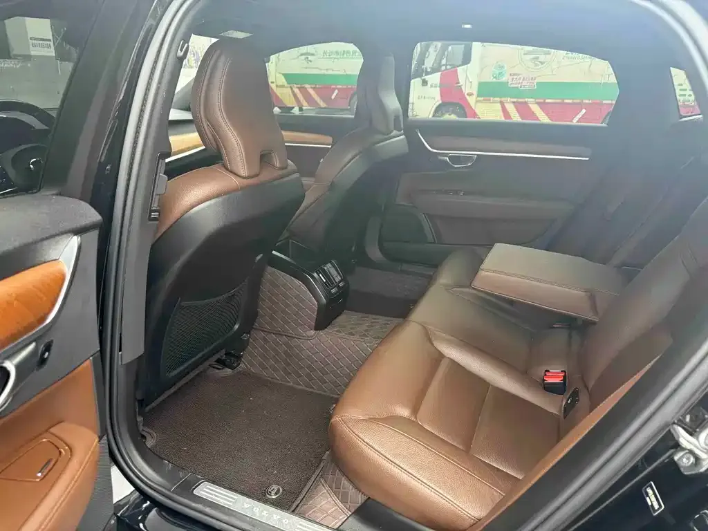 Volvo S90 — фото 4