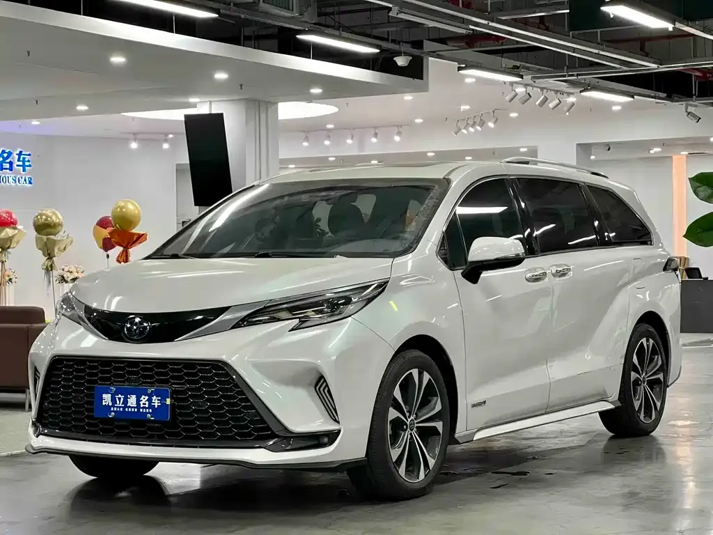 Toyota Granvia — фото 1