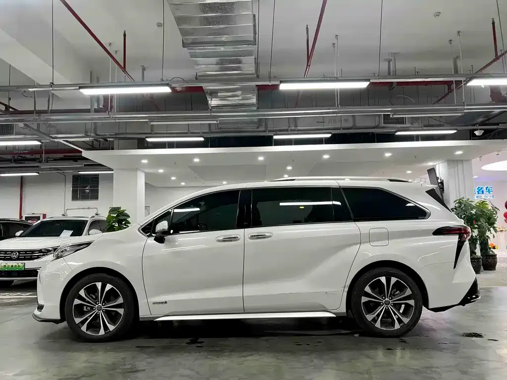 Toyota Granvia — фото 3