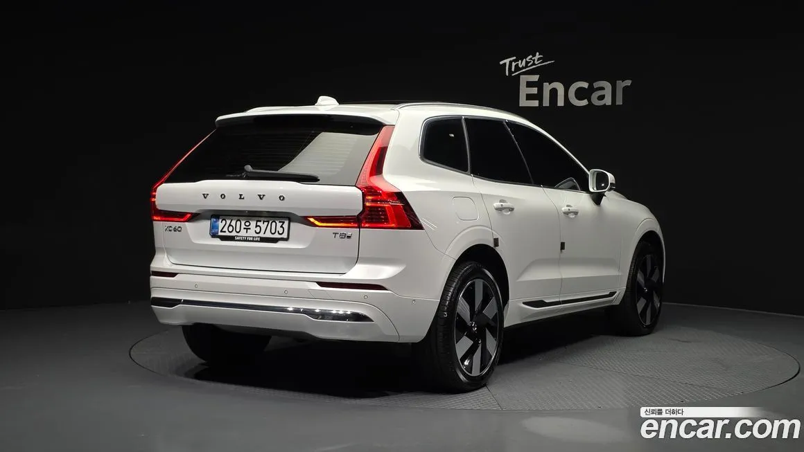 Volvo XC60 — фото 2