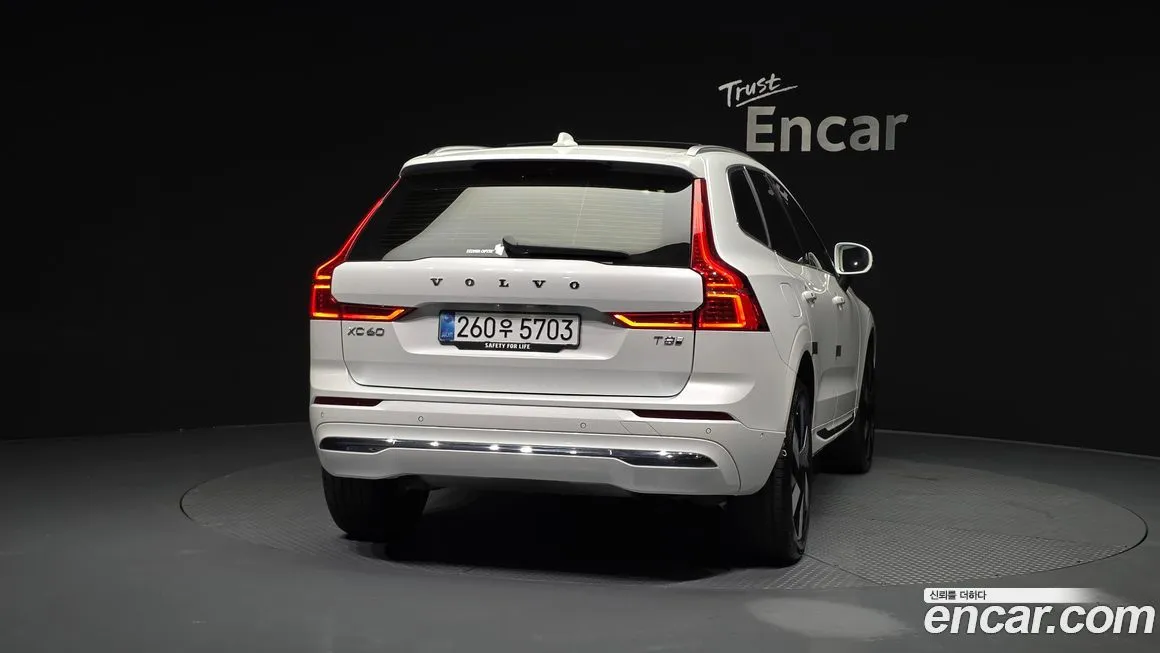 Volvo XC60 — фото 5