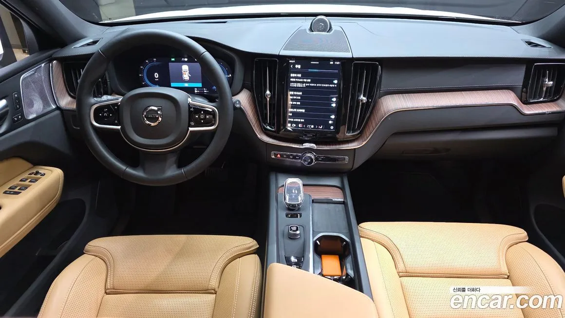 Volvo XC60 — фото 10
