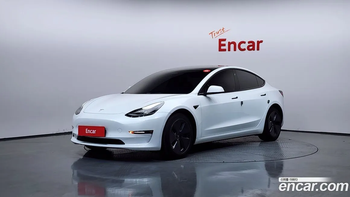 Tesla Model 3 — фото 1