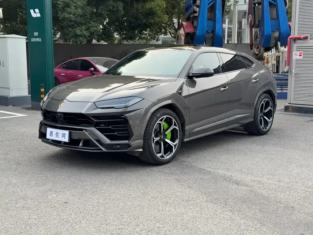 Lamborghini Urus — фото 1