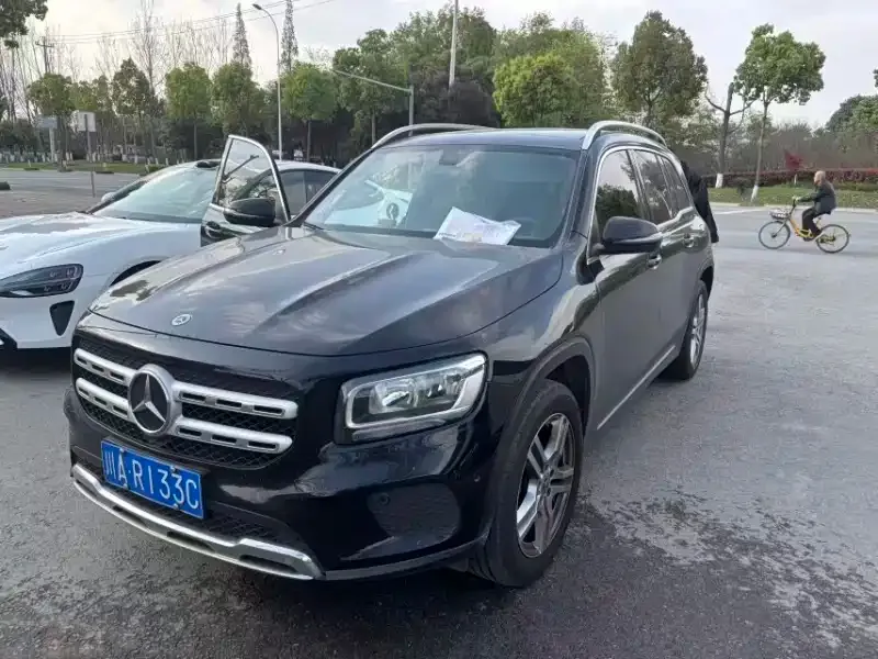 Mercedes-Benz GLB — фото 1