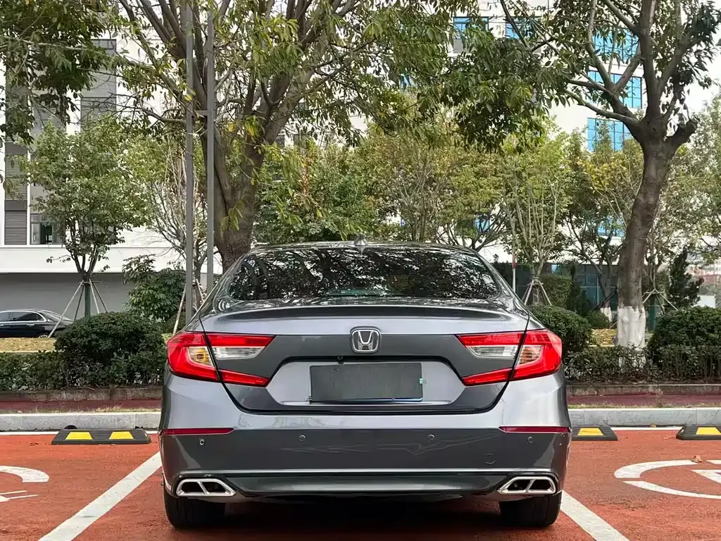 Honda Accord — фото 9