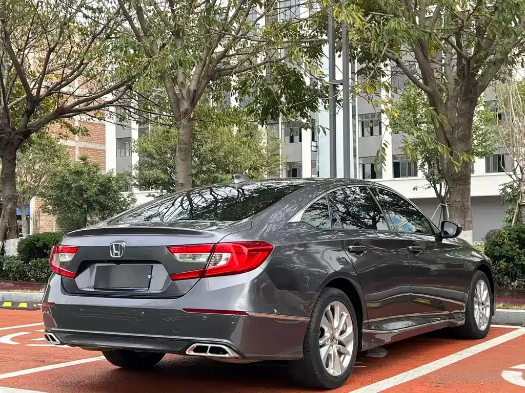 Honda Accord — фото 8