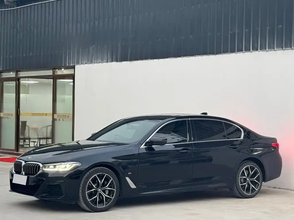 BMW 5 Series — фото 1