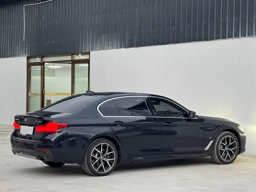 BMW 5 Series — фото 2