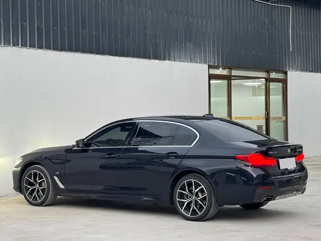 BMW 5 Series — фото 5