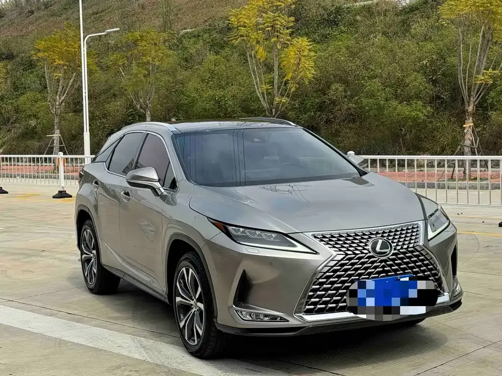 Lexus RX — фото 1