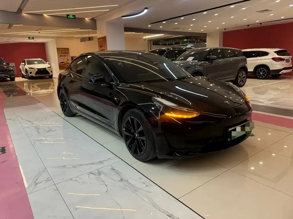 Tesla Model 3 — фото 8