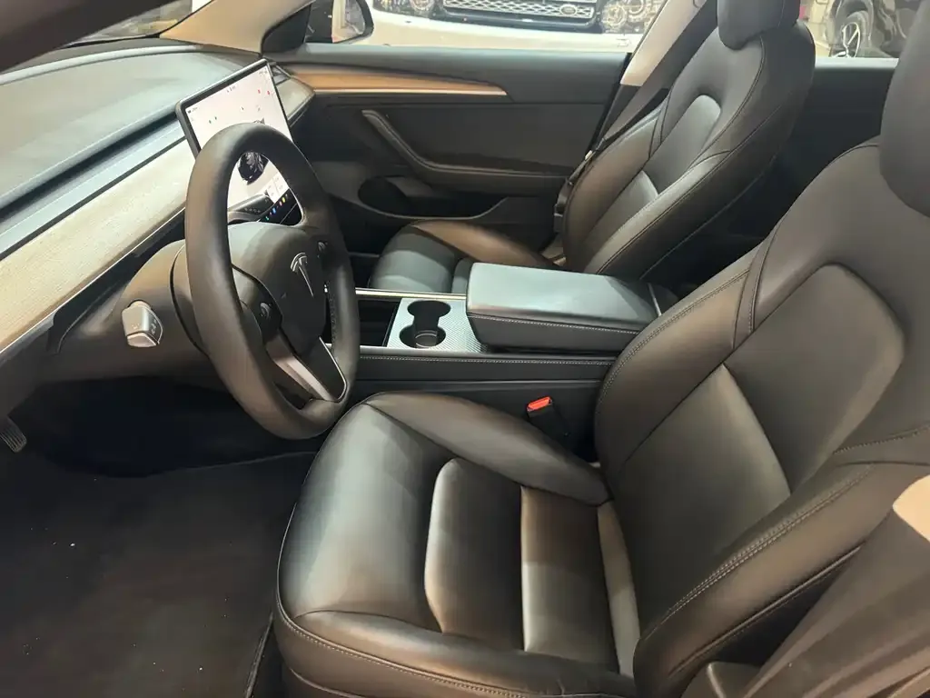 Tesla Model 3 — фото 10