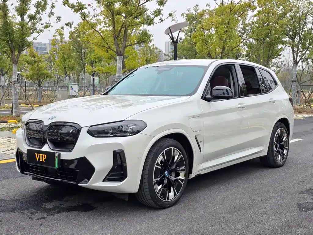 BMW iX3 — фото 1