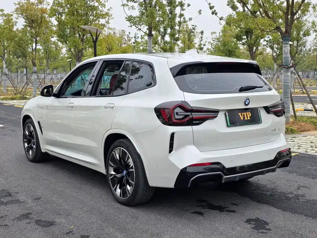 BMW iX3 — фото 2