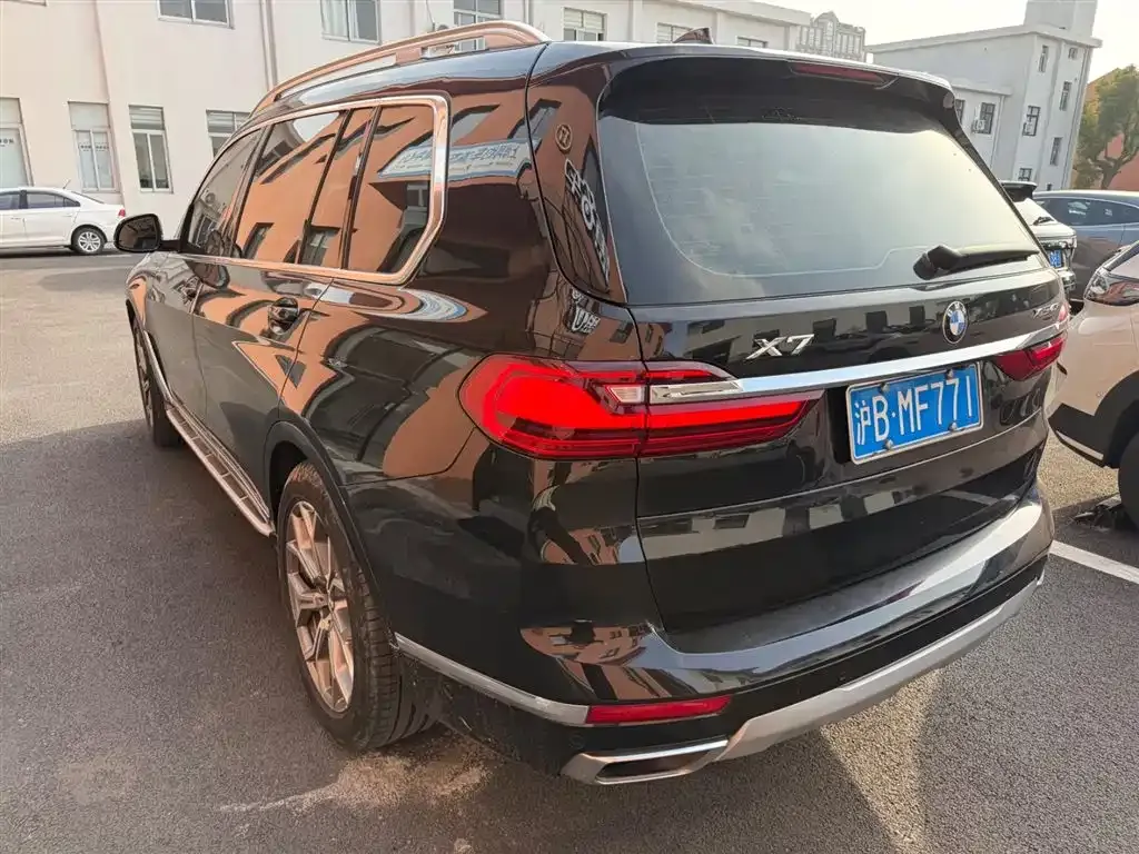 BMW X7 — фото 2