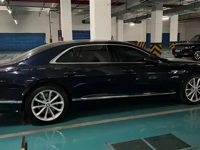 Bentley Flying Spur — фото 2