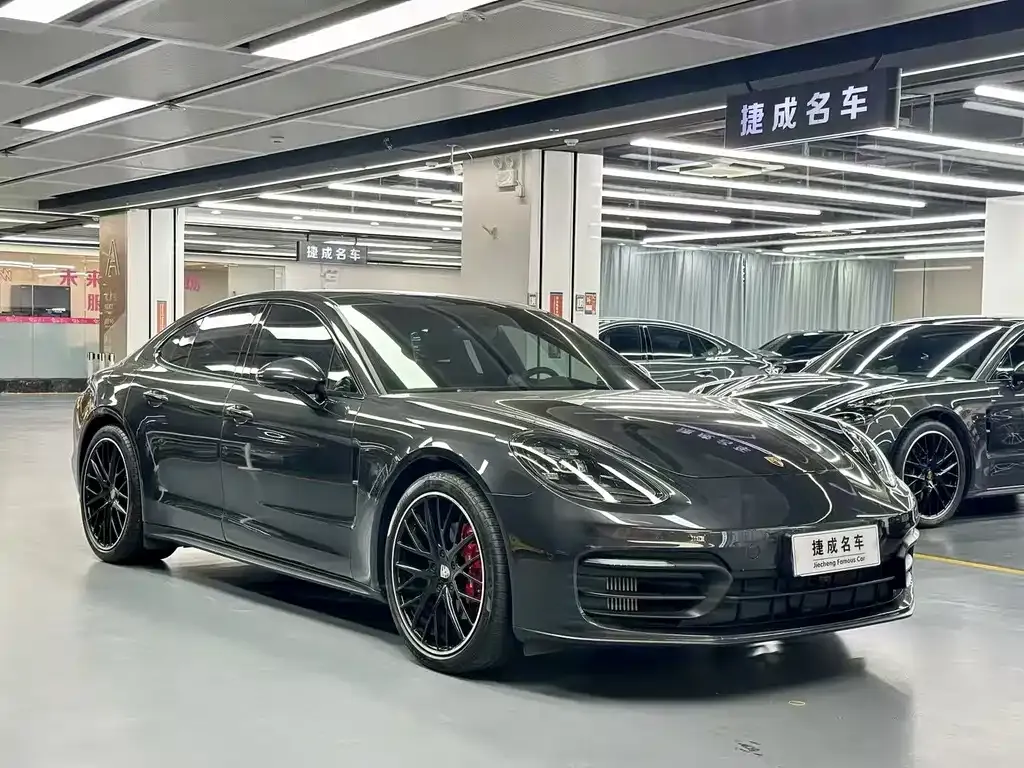 Porsche Panamera — фото 1