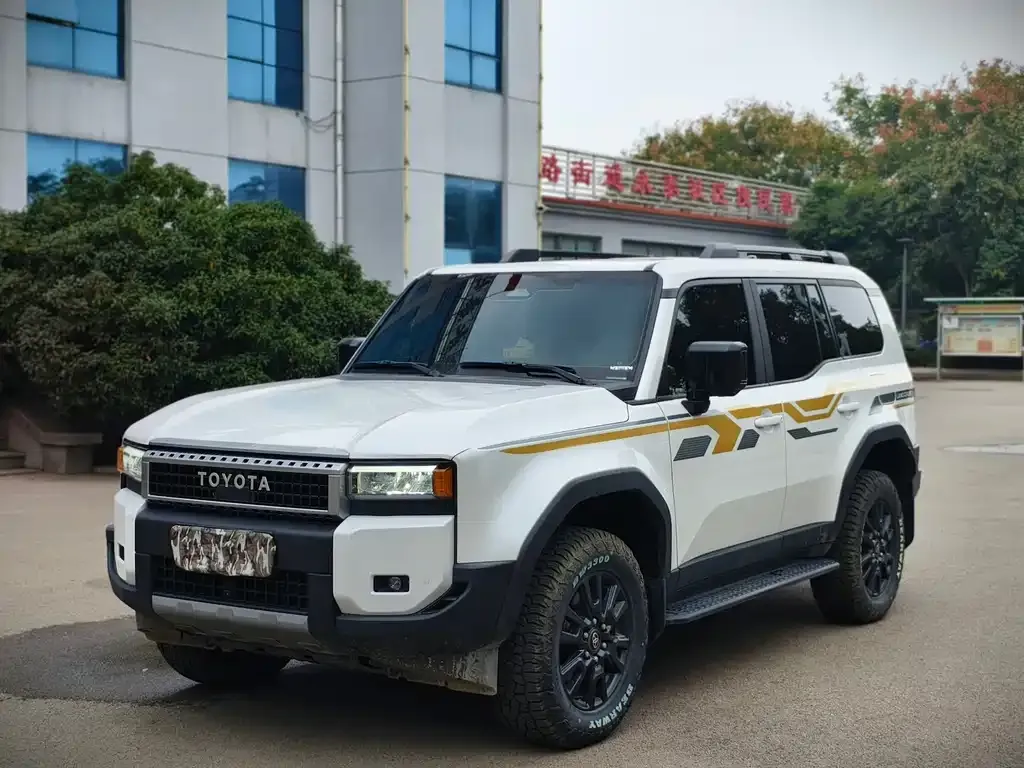 Toyota Prado — фото 1