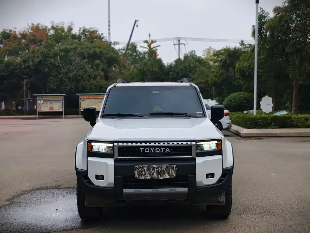 Toyota Prado — фото 2