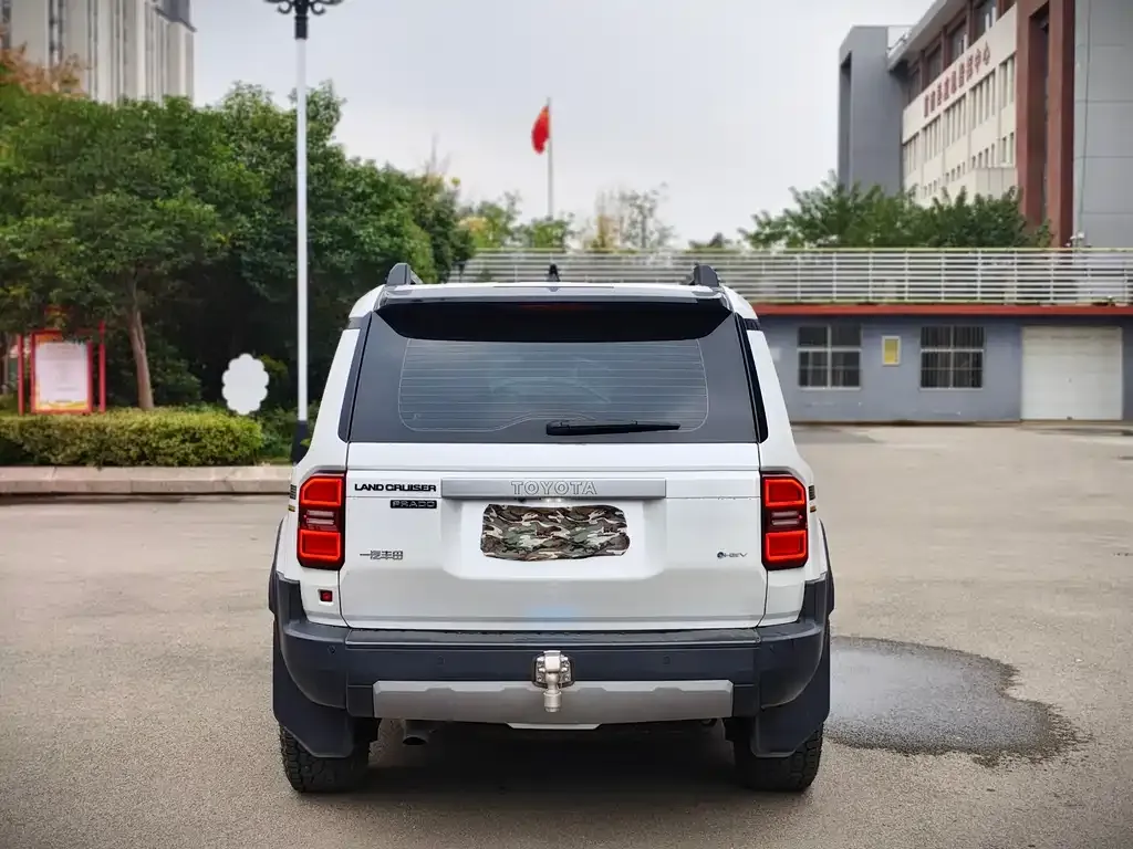 Toyota Prado — фото 3