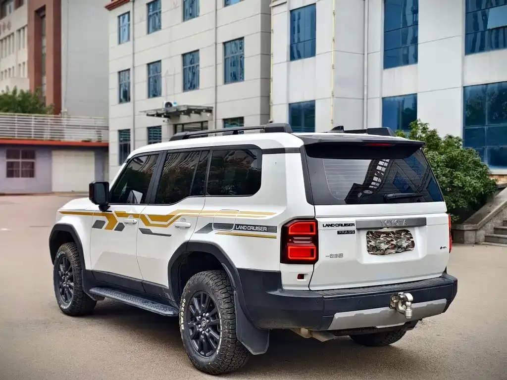 Toyota Prado — фото 10