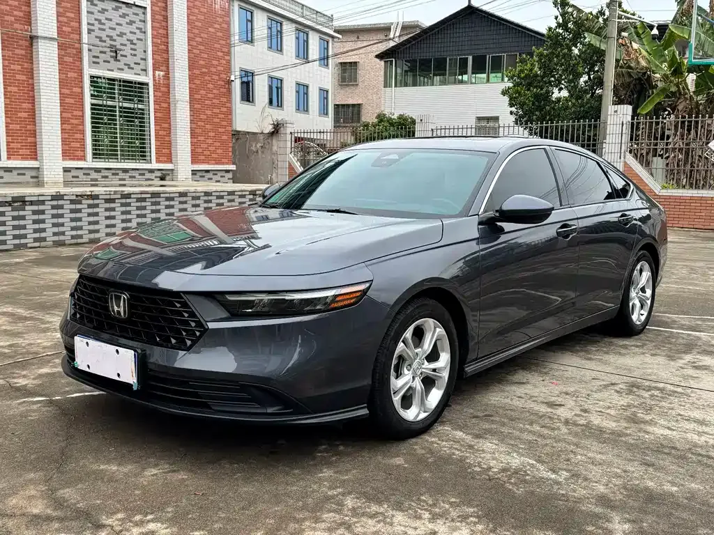 Honda Accord — фото 1