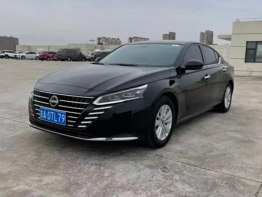 Nissan Teana — фото 1