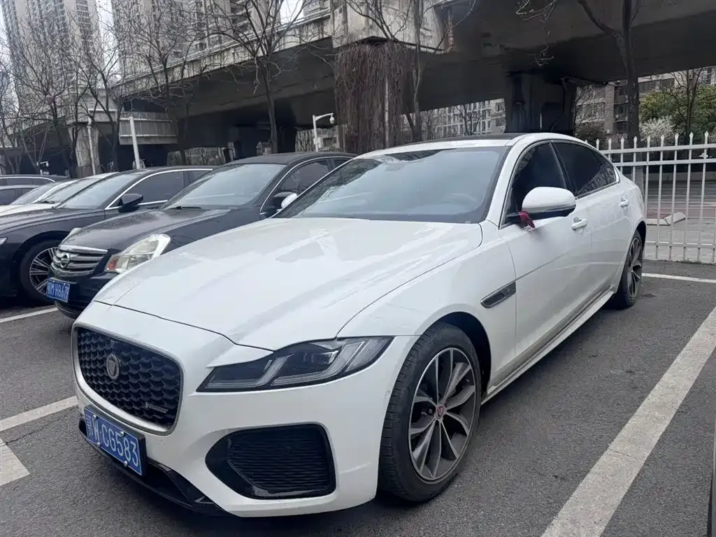 Jaguar XFL — фото 1