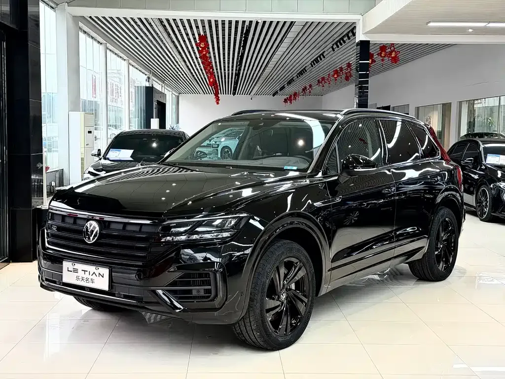 Volkswagen Touareg — фото 1