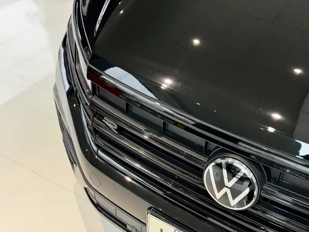 Volkswagen Touareg — фото 4
