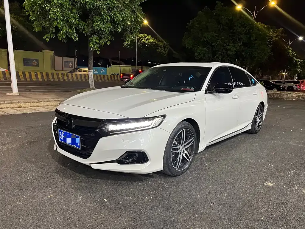 Honda Accord — фото 1