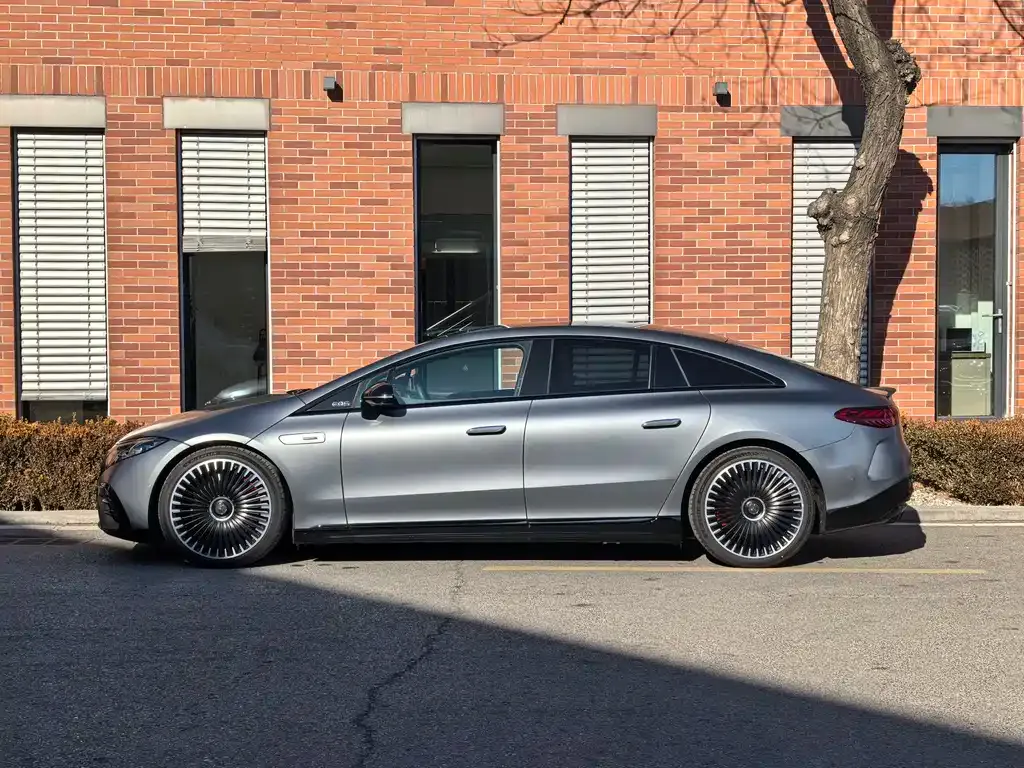 Mercedes-Benz EQS AMG — фото 4
