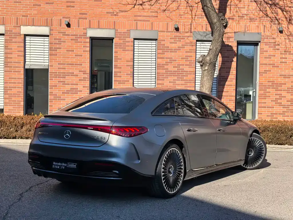 Mercedes-Benz EQS AMG — фото 9