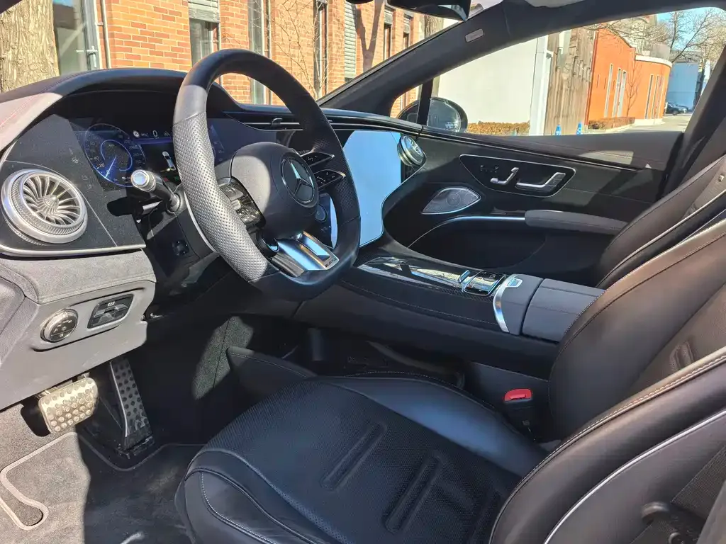 Mercedes-Benz EQS AMG — фото 6