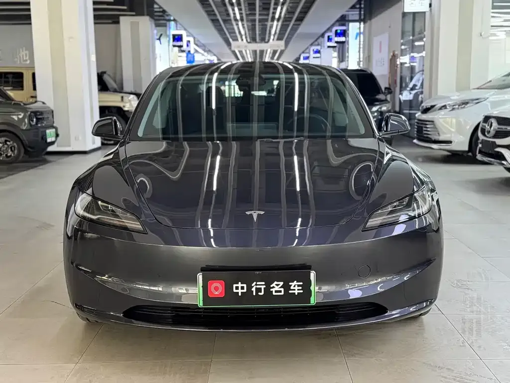 Tesla Model 3 — фото 1