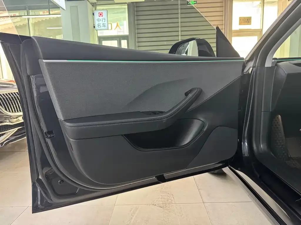Tesla Model 3 — фото 6