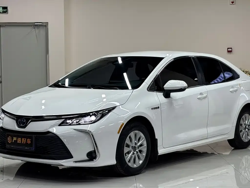 Toyota Corolla — фото 1