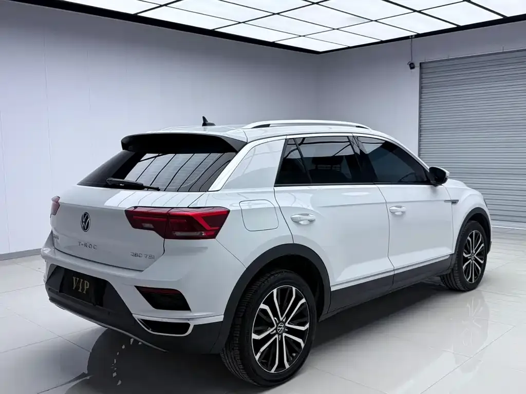 Volkswagen T-Roc — фото 6