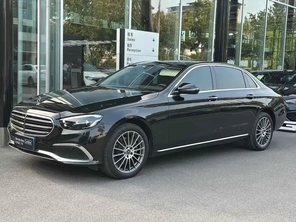 Mercedes-Benz E-Class — фото 1