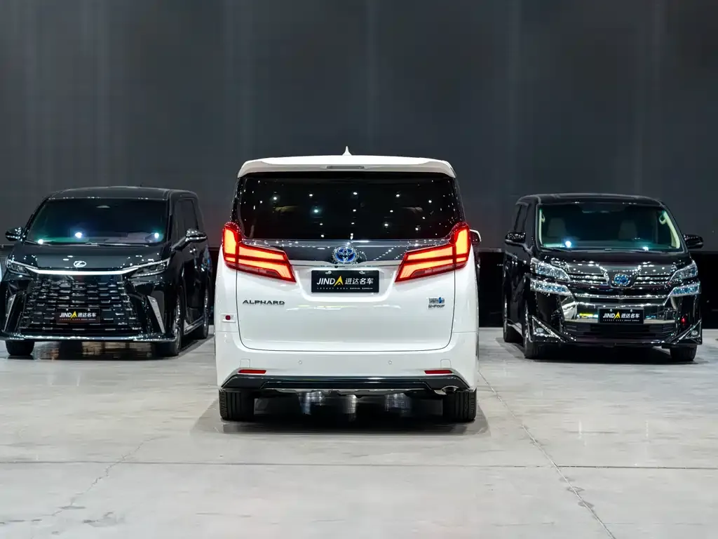 Toyota Alphard — фото 4