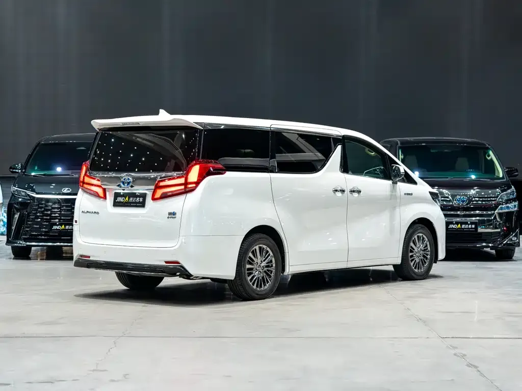 Toyota Alphard — фото 8