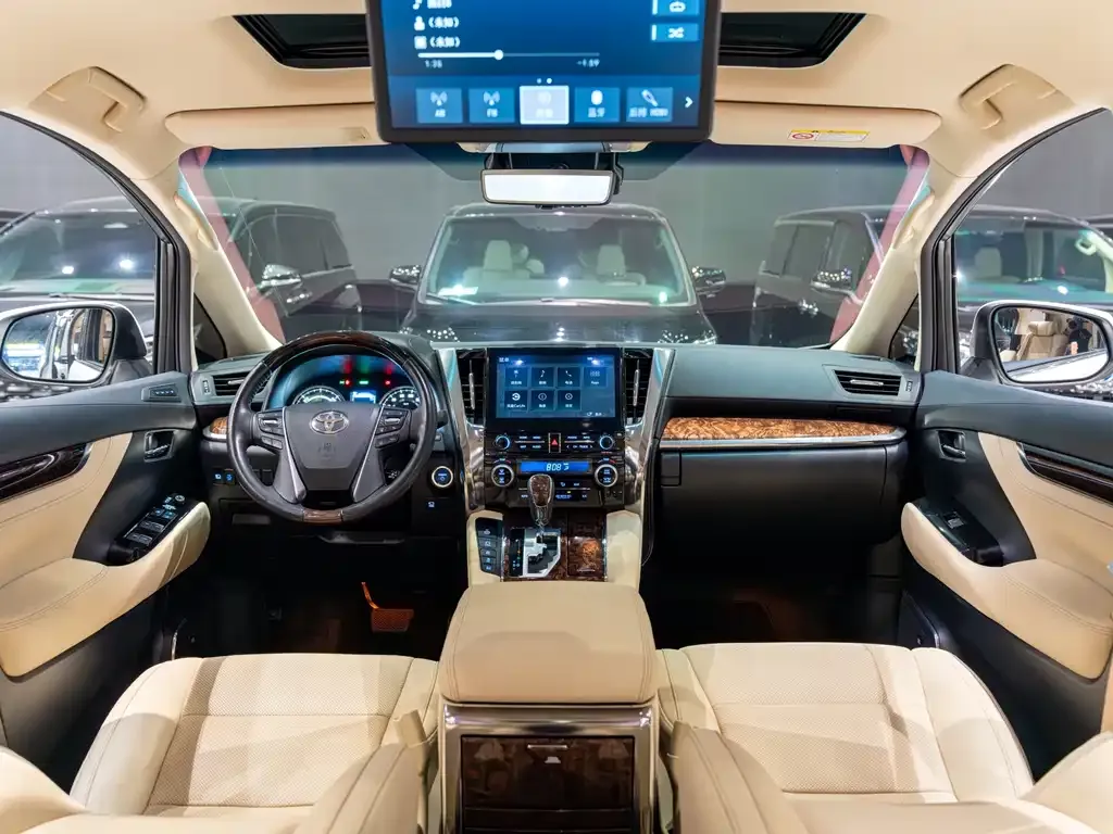 Toyota Alphard — фото 9
