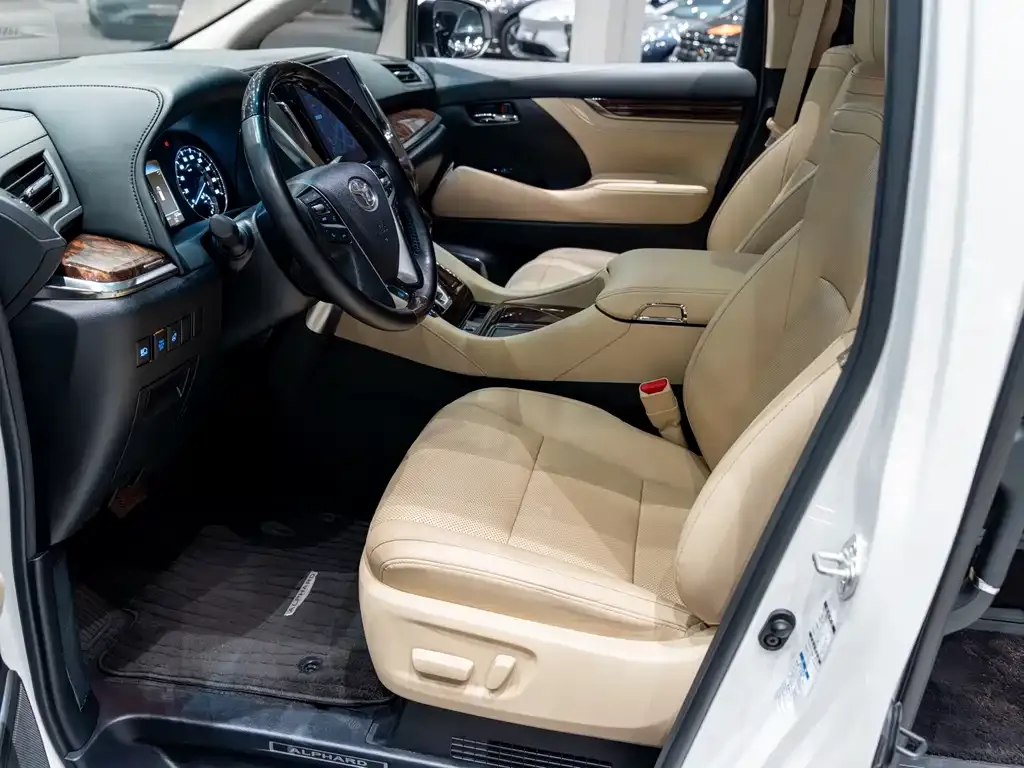 Toyota Alphard — фото 7