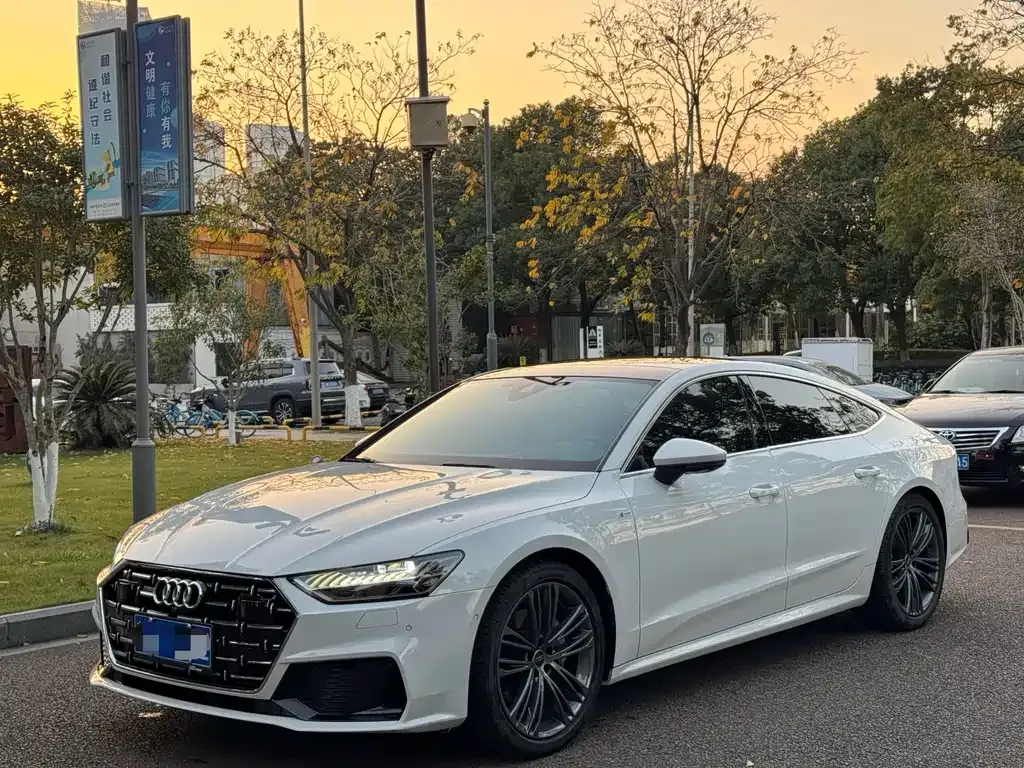 Audi A7L — фото 1