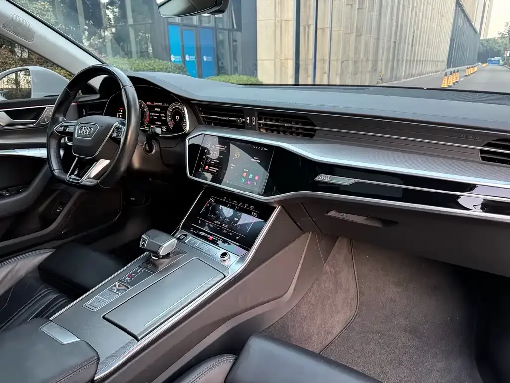 Audi A7L — фото 5
