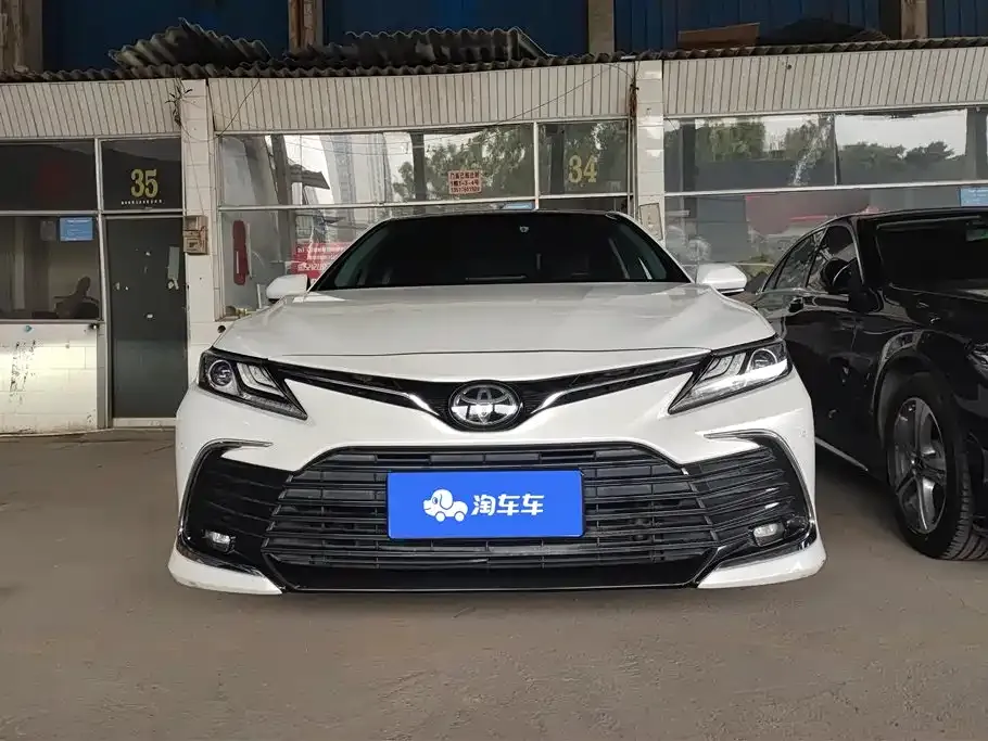 Toyota Camry — фото 4