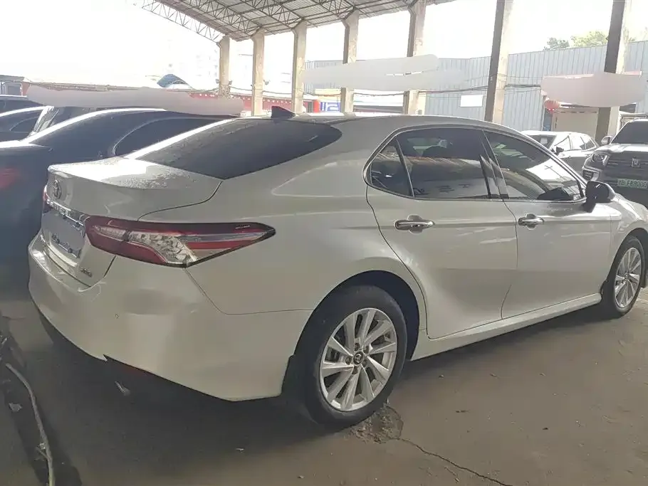 Toyota Camry — фото 3