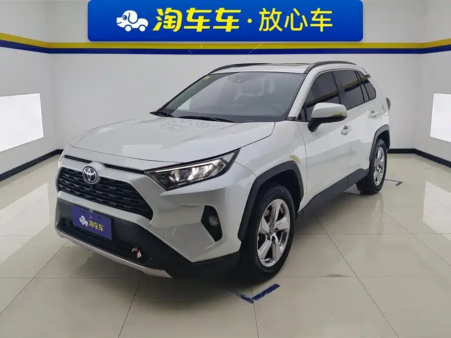 Toyota RAV4 — фото 1